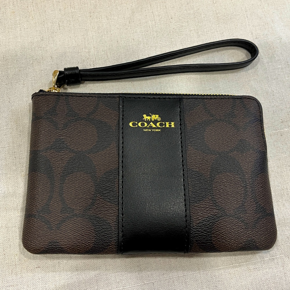 ✧･ﾟ: *✧･ﾟ:*New Coach Corner Zip Wristlet ✧･ﾟ: *✧･ﾟ:*